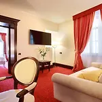 Arbiana Heritage 호텔 4*