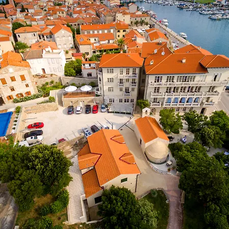 Arbiana Heritage 4*