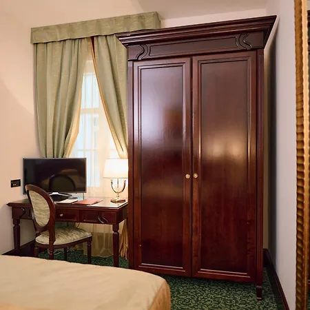 Arbiana Heritage Hotell 4*