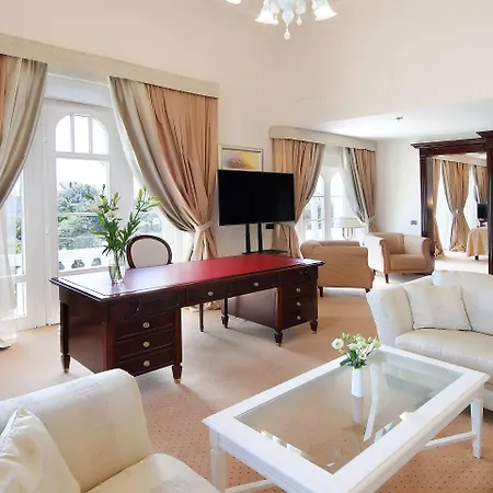 Arbiana Heritage Hotel 4*